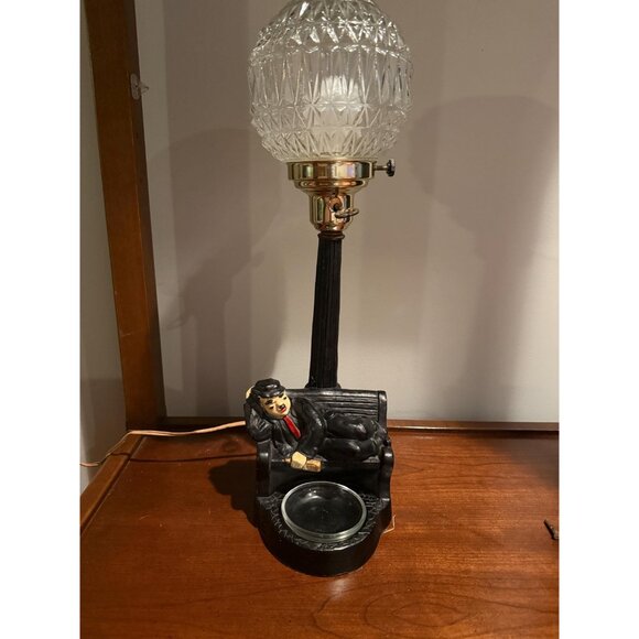 Vintage Charlie Chaplin Table Lamp – Reclining on Park Bench – Art Deco Style – - Picture 5 of 7